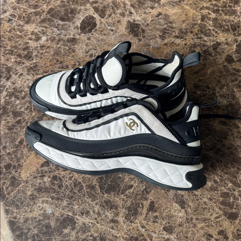 Chanel black white sneakers trainers flats sz 39